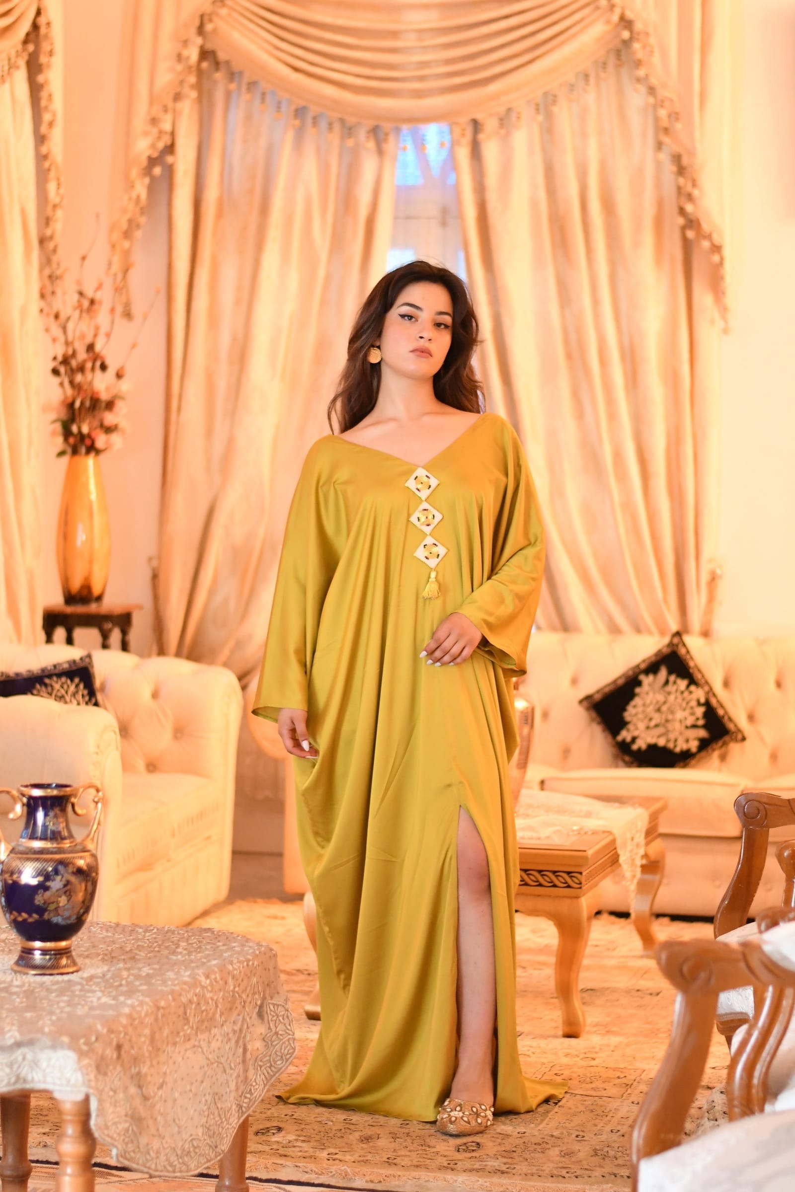Caftan en satin de soie de très haute qualité