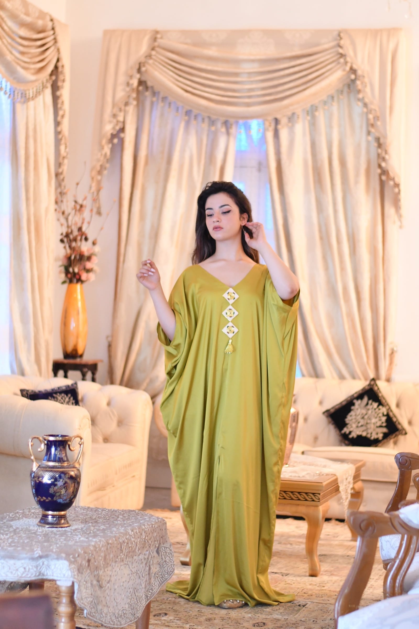 Caftan en satin de soie de très haute qualité - Image 2