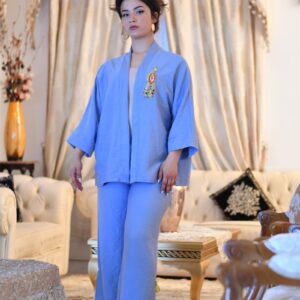 Ensemble deux pièces confectionné en laine légère,