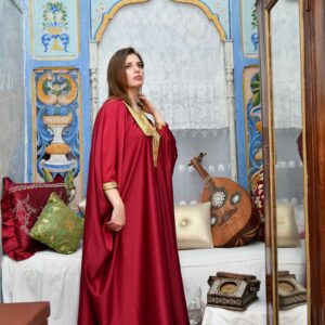 Caftan satin de soie brodé En rouge
