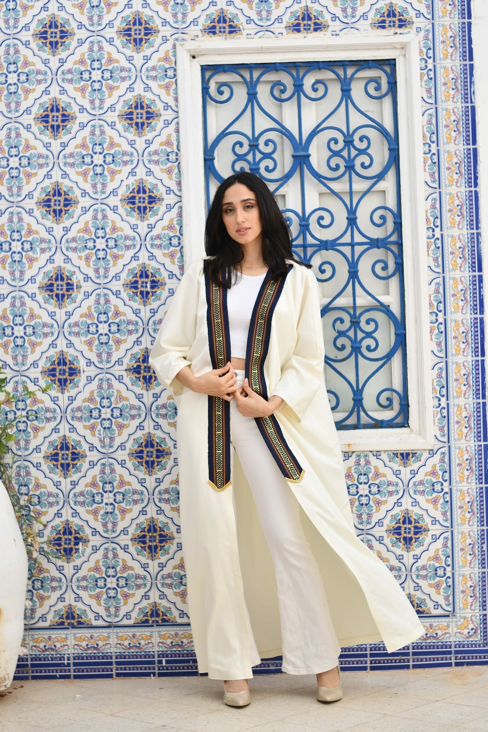 Une abaya moderne - Image 2