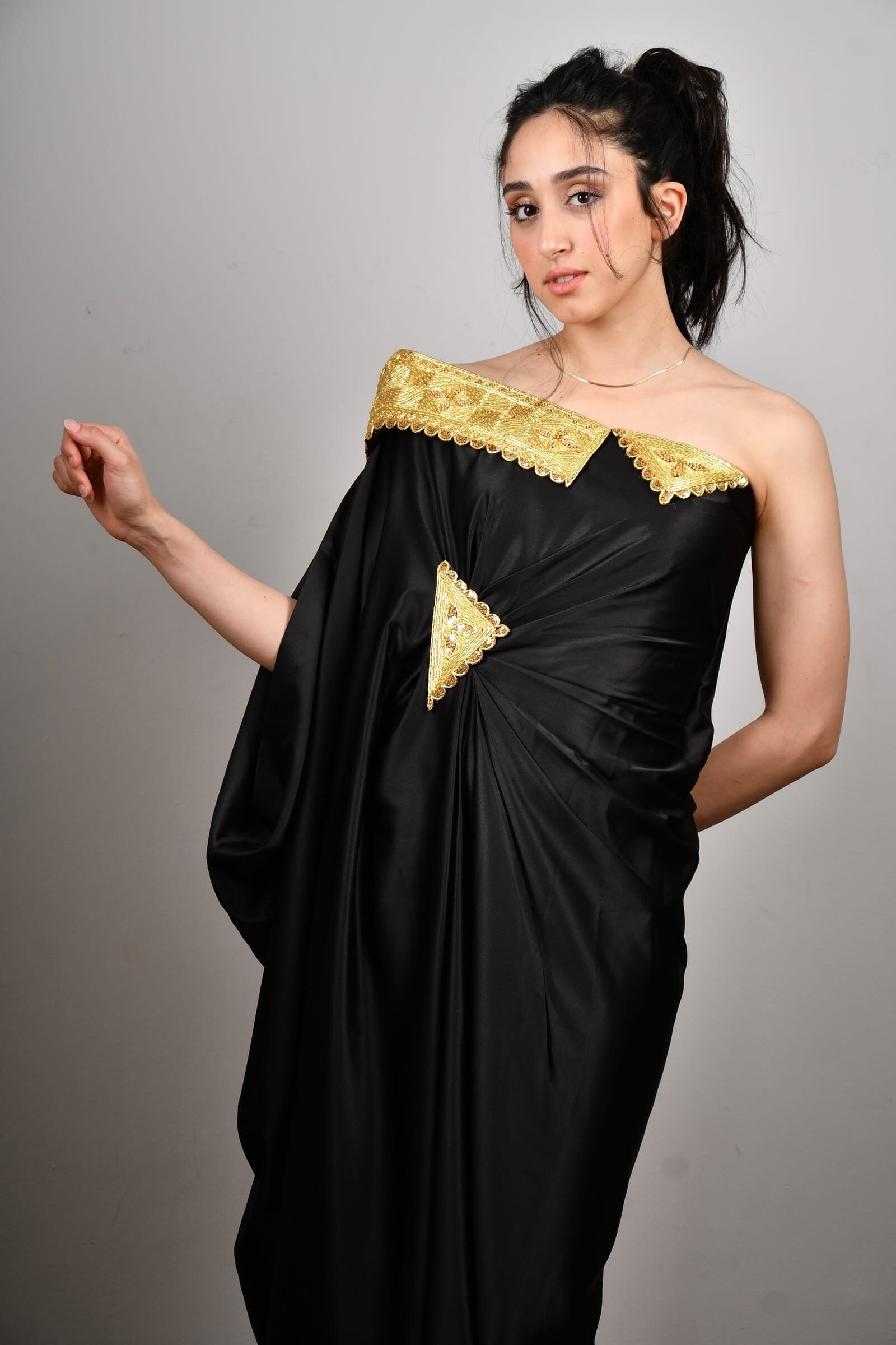 Robe noire technique moulage