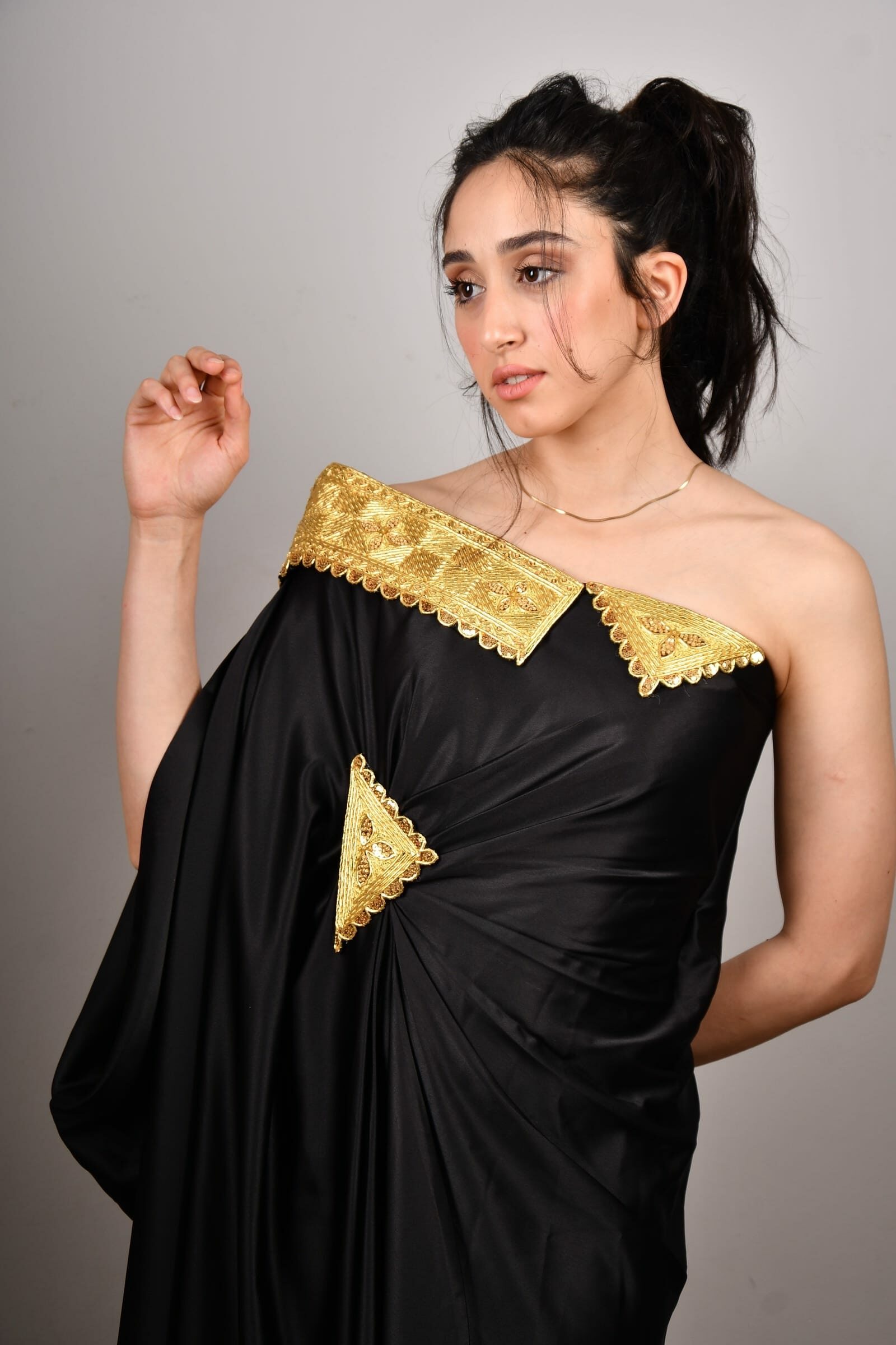 Robe noire technique moulage - Image 5