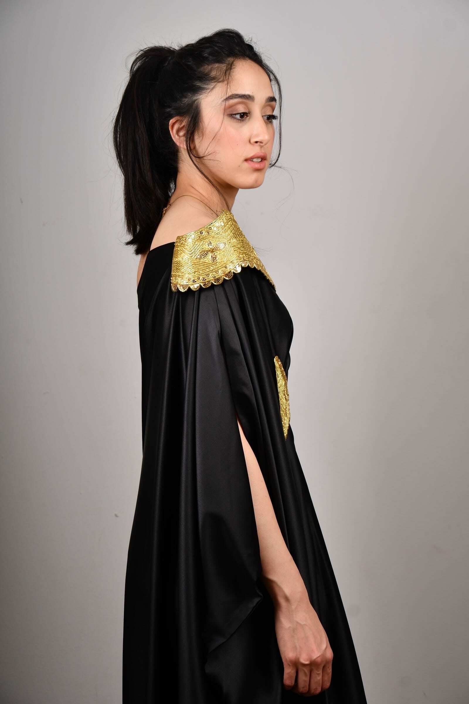 Robe noire technique moulage - Image 4