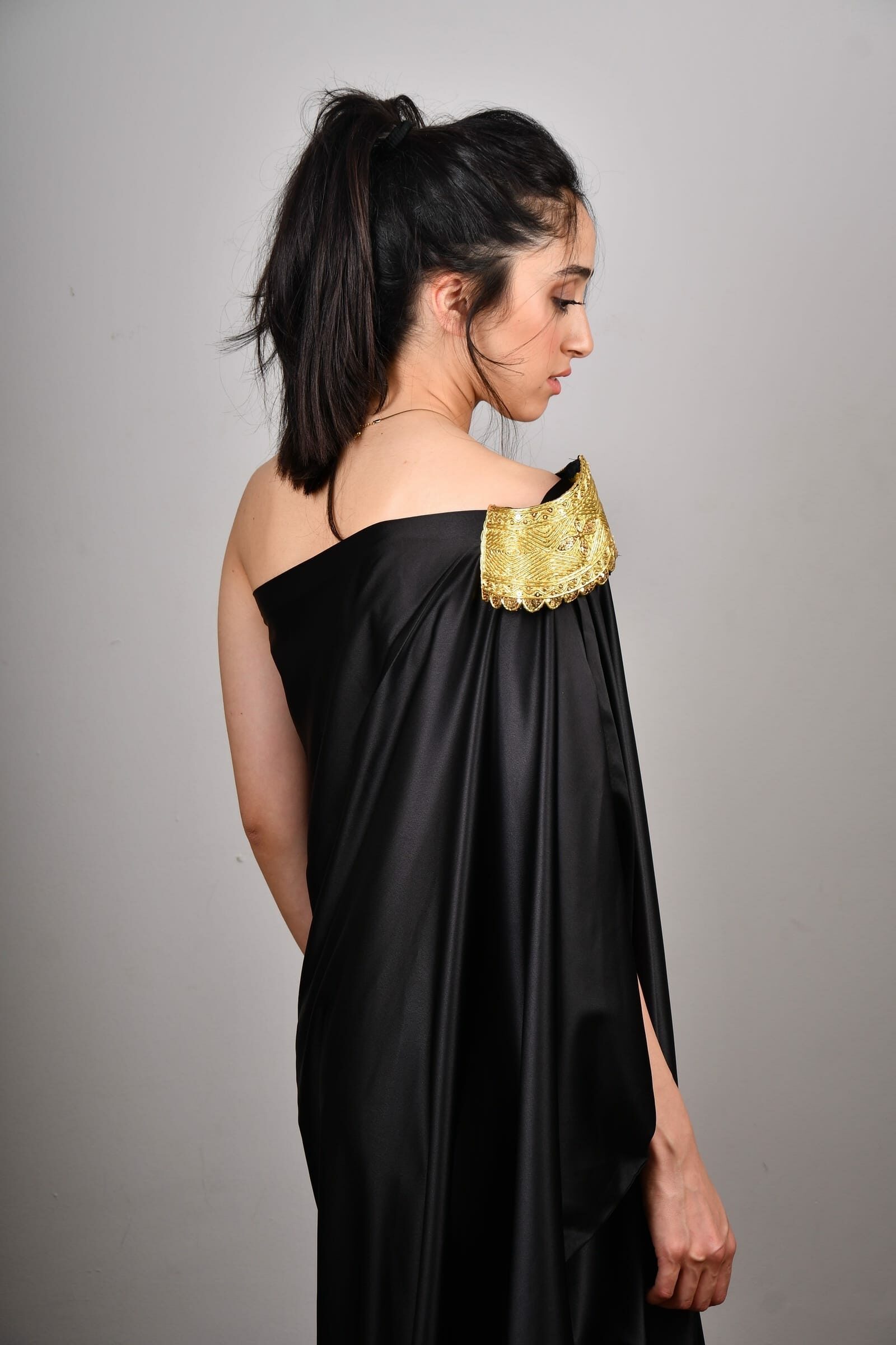 Robe noire technique moulage - Image 3